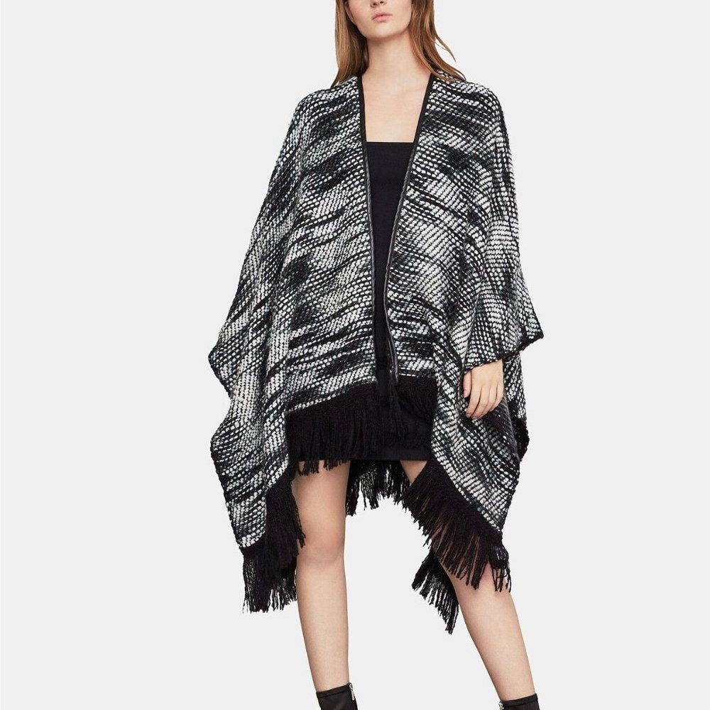 NWT $118 BCBG MAXAZRIA Two Tone Fringe Trim Ruana Sweater Poncho
